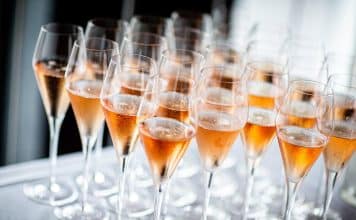 Quelle serait la quantité de boissons pour 50 convives ?