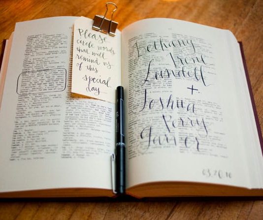 Comment on dit livre d’or en anglais ?